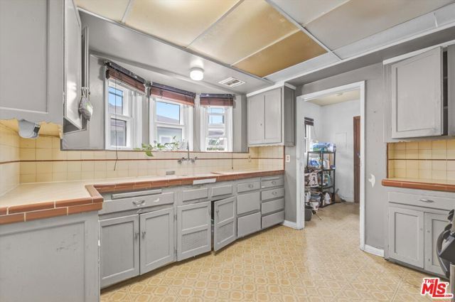 2904 W 84th Street, Inglewood, CA 90305