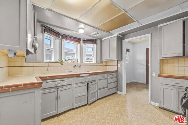 2904 W 84th Street, Inglewood, CA 90305