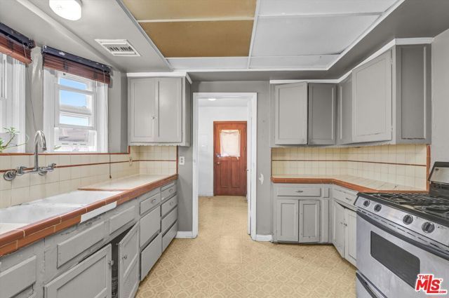 2904 W 84th Street, Inglewood, CA 90305