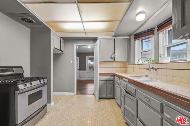 2904 W 84th Street, Inglewood, CA 90305