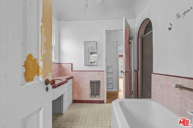 2904 W 84th Street, Inglewood, CA 90305
