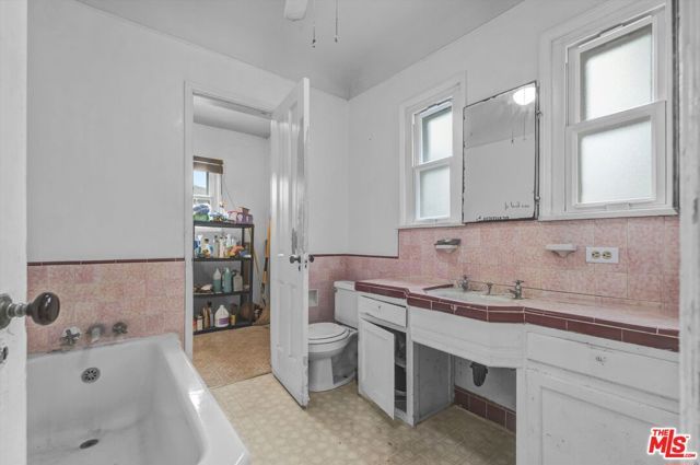 2904 W 84th Street, Inglewood, CA 90305