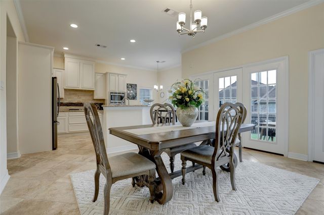 327 Twin Timbers Lane, Kemah, TX 77565