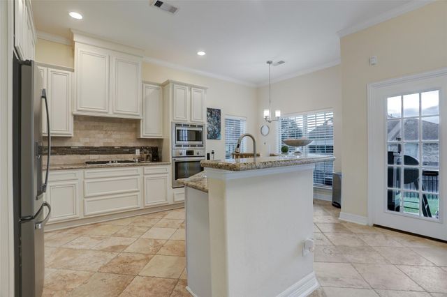 327 Twin Timbers Lane, Kemah, TX 77565