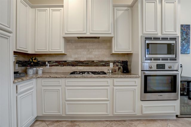 327 Twin Timbers Lane, Kemah, TX 77565