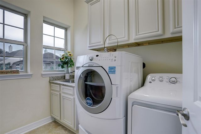 327 Twin Timbers Lane, Kemah, TX 77565