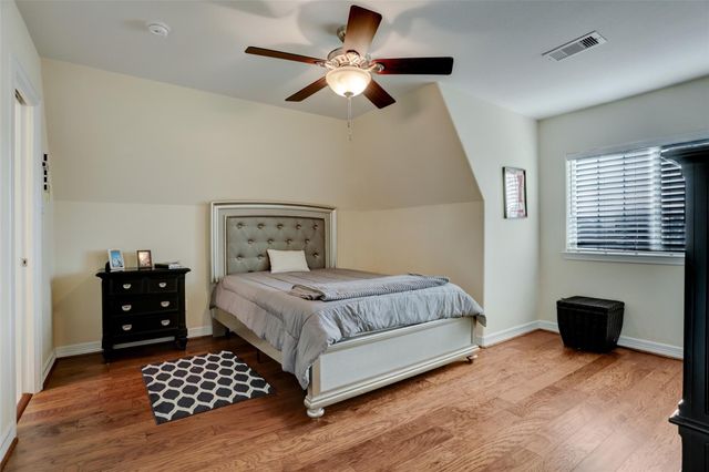 327 Twin Timbers Lane, Kemah, TX 77565