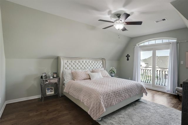 327 Twin Timbers Lane, Kemah, TX 77565