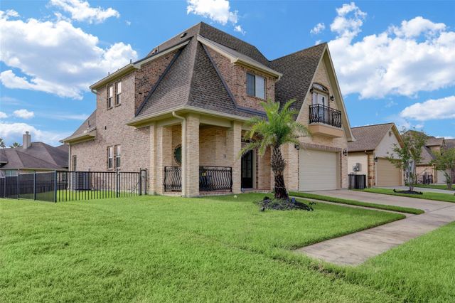 327 Twin Timbers Lane, Kemah, TX 77565