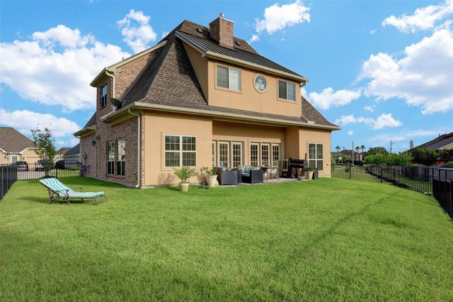 327 Twin Timbers Lane, Kemah, TX 77565