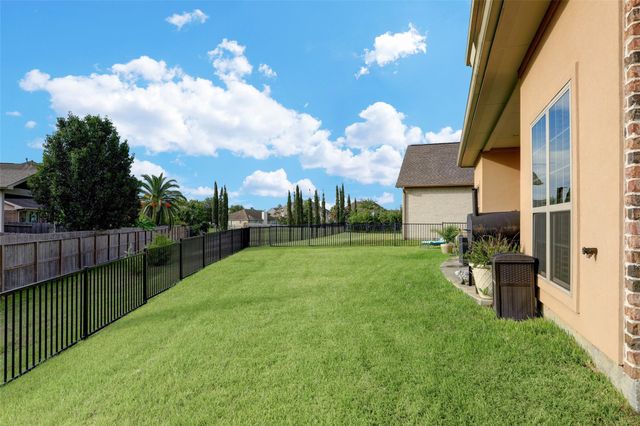 327 Twin Timbers Lane, Kemah, TX 77565