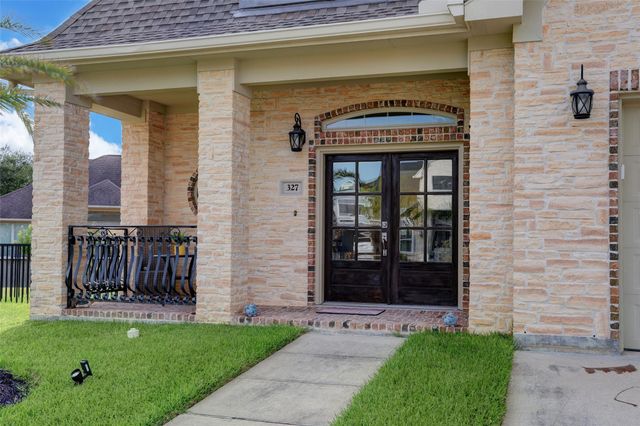 327 Twin Timbers Lane, Kemah, TX 77565