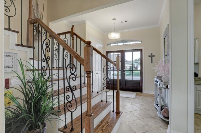 327 Twin Timbers Lane, Kemah, TX 77565