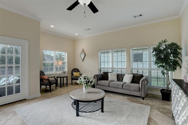 327 Twin Timbers Lane, Kemah, TX 77565
