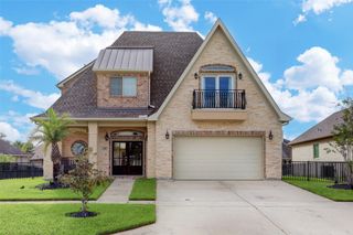 327 Twin Timbers Lane, Kemah, TX 77565