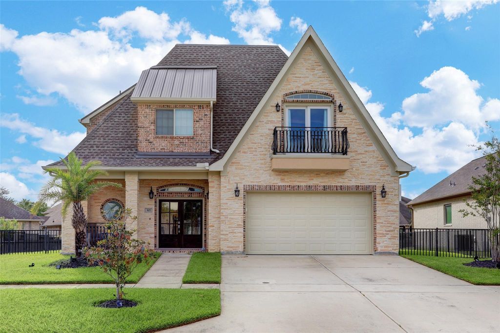 327 Twin Timbers Lane, Kemah, TX 77565