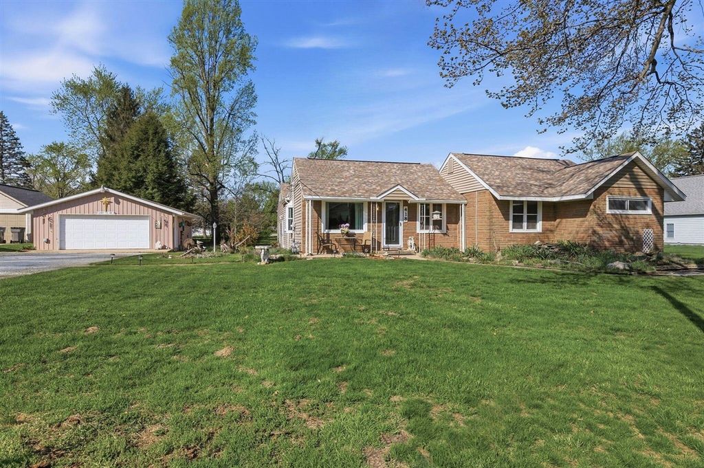 418 S Mayhew Street, New Buffalo, MI 49117