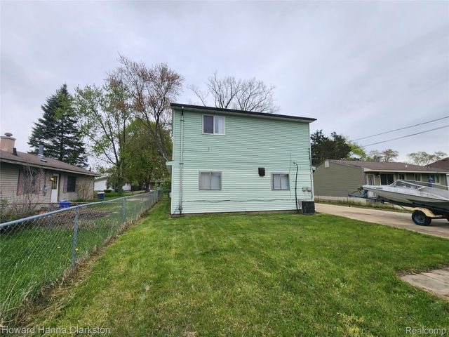 6679 Saline Drive, Waterford Charter Township, MI 48329