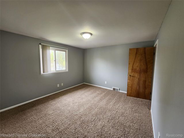 6679 Saline Drive, Waterford Charter Township, MI 48329