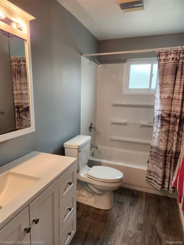 6679 Saline Drive, Waterford Charter Township, MI 48329