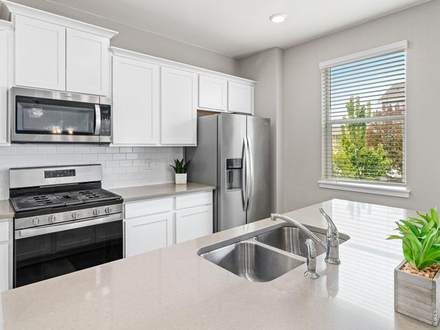 4510 Bishopsgate Dr, Windsor, CO 80550