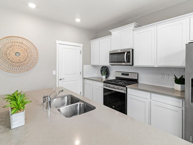 4510 Bishopsgate Dr, Windsor, CO 80550