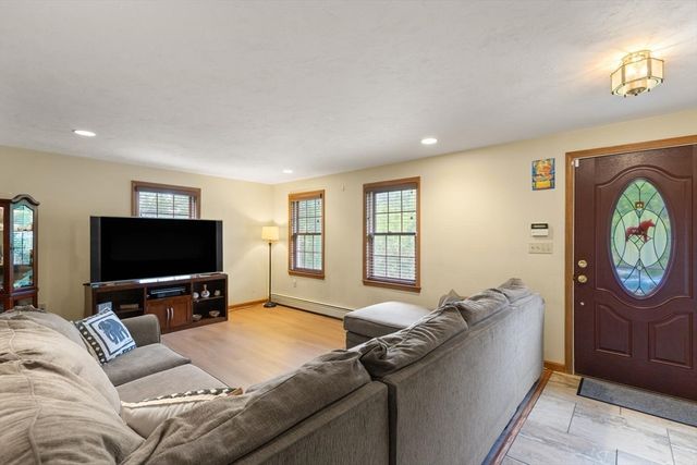 73 Sudbury, Ashland, MA 01721
