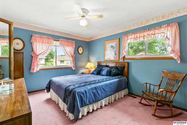 6725 S 82nd Street, Ralston, NE 68127