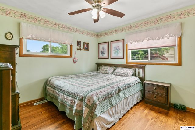 6725 S 82nd Street, Ralston, NE 68127