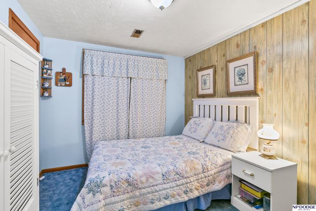 6725 S 82nd Street, Ralston, NE 68127