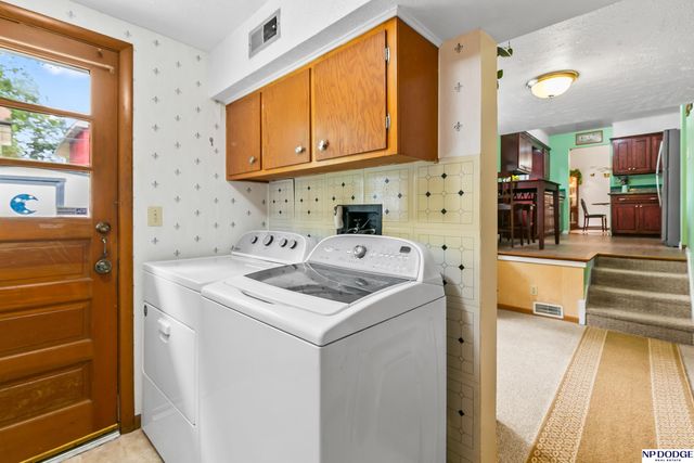 6725 S 82nd Street, Ralston, NE 68127