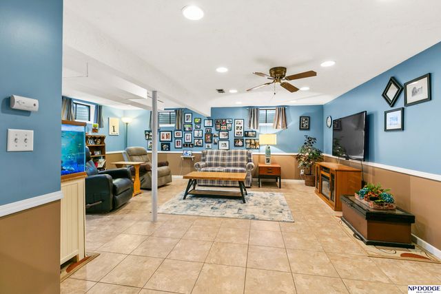 6725 S 82nd Street, Ralston, NE 68127