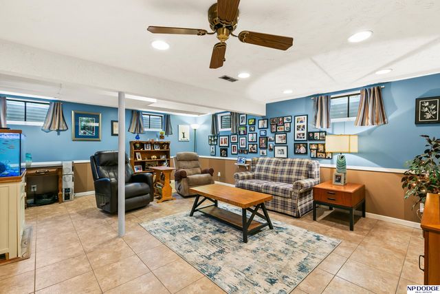6725 S 82nd Street, Ralston, NE 68127