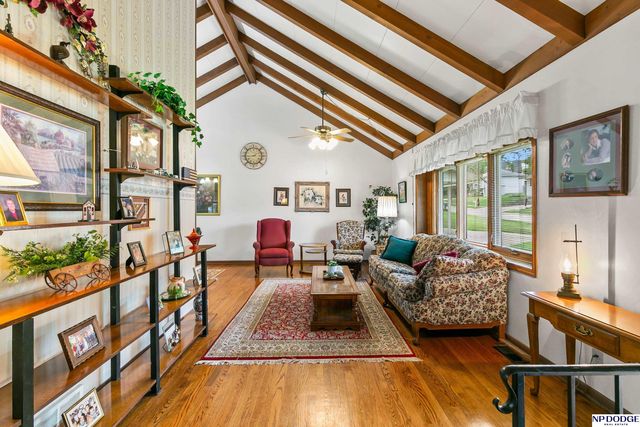 6725 S 82nd Street, Ralston, NE 68127