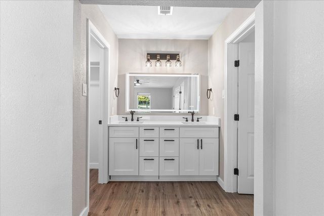1815 Wellington Court, Arlington, TX 76013