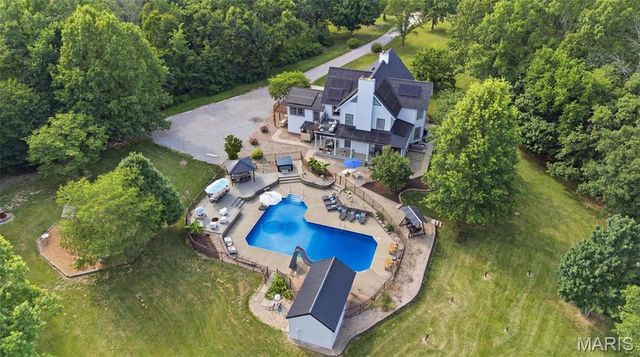 2838 Woodson Drive, Columbia, IL 62236