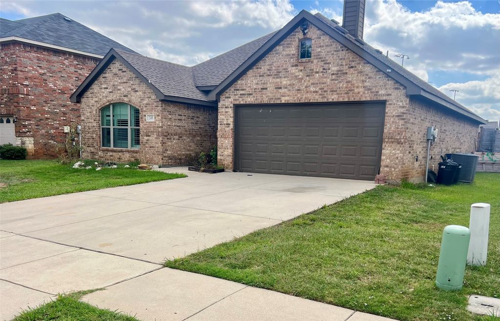 249 Cedar Crest Drive, Justin, TX 76247 — photo 2
