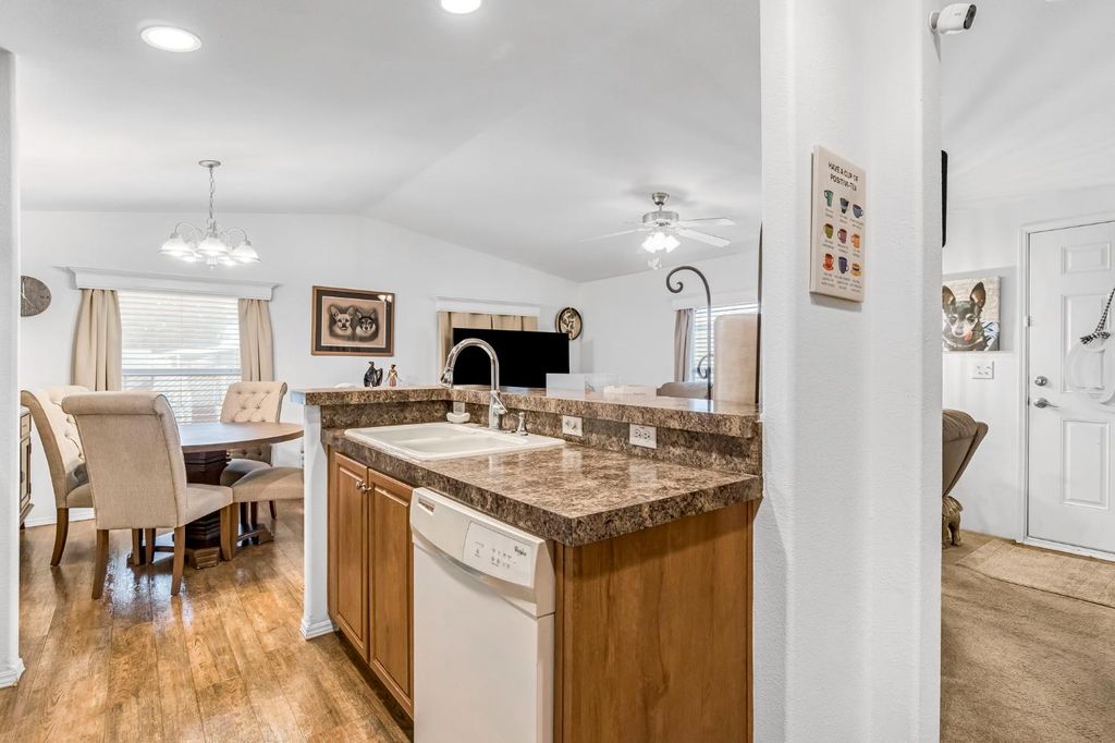 Image 12 of property listing at 1650 Villa Avenue # 9, Clovis, CA 93612