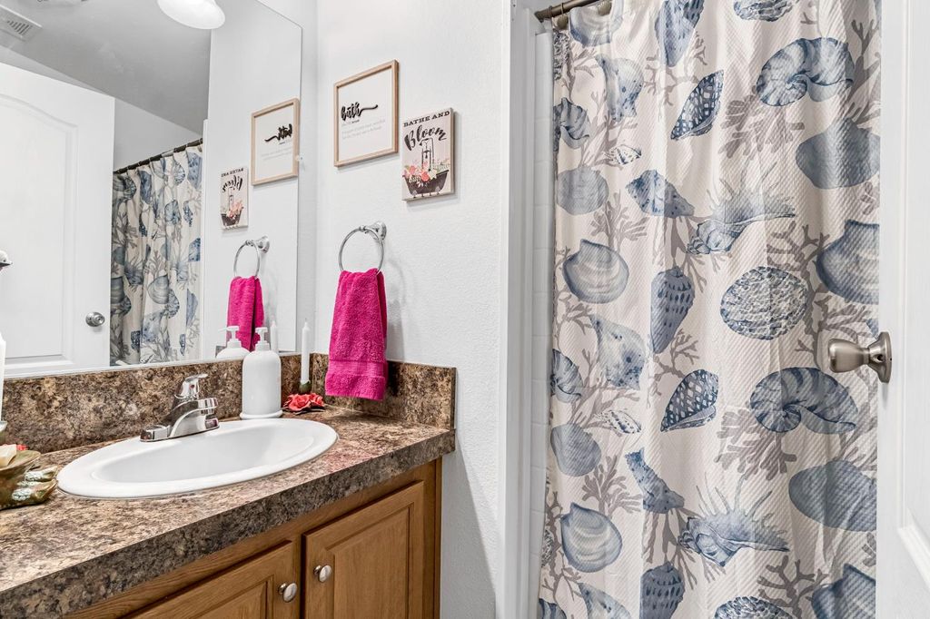 Image 13 of property listing at 1650 Villa Avenue # 9, Clovis, CA 93612