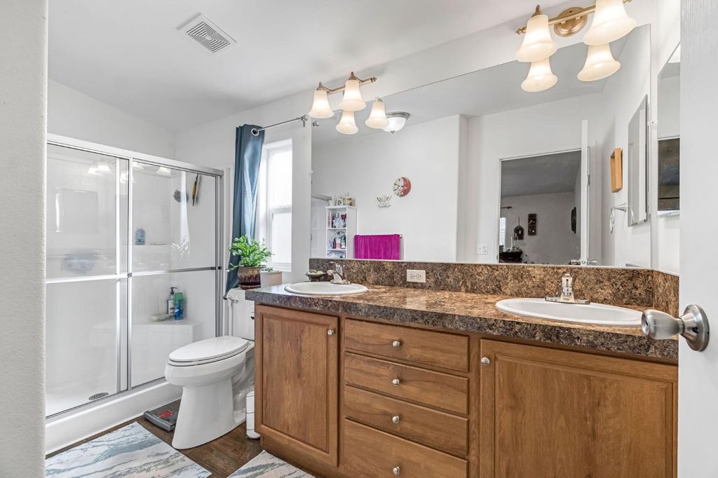 Image 19 of property listing at 1650 Villa Avenue # 9, Clovis, CA 93612