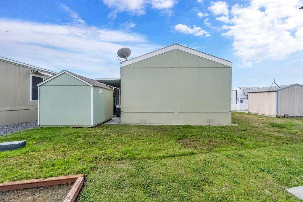 Image 20 of property listing at 1650 Villa Avenue # 9, Clovis, CA 93612