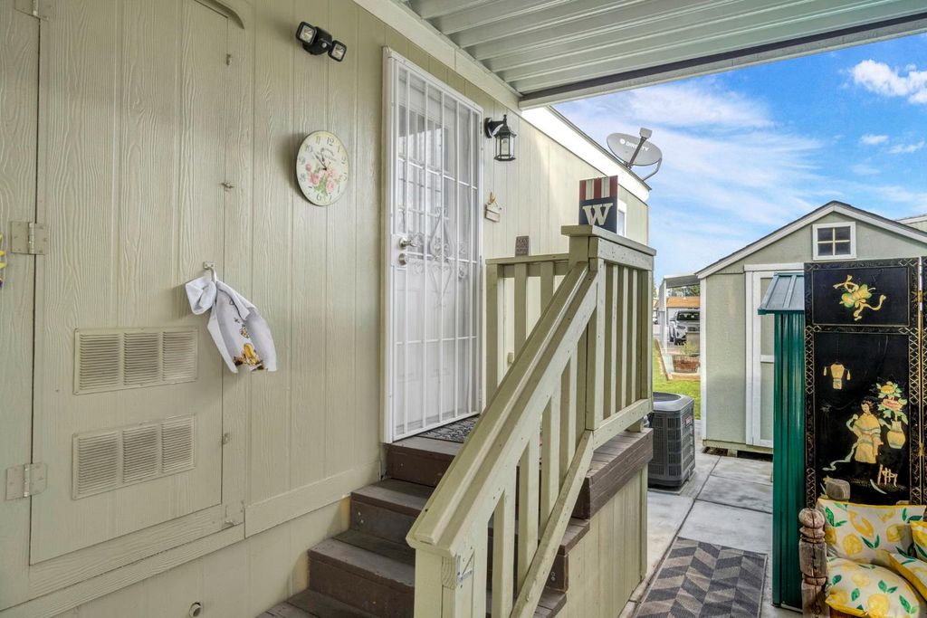 Image 21 of property listing at 1650 Villa Avenue # 9, Clovis, CA 93612