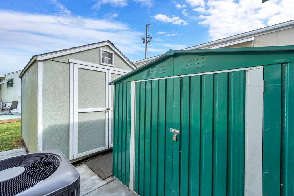 Image 22 of property listing at 1650 Villa Avenue # 9, Clovis, CA 93612