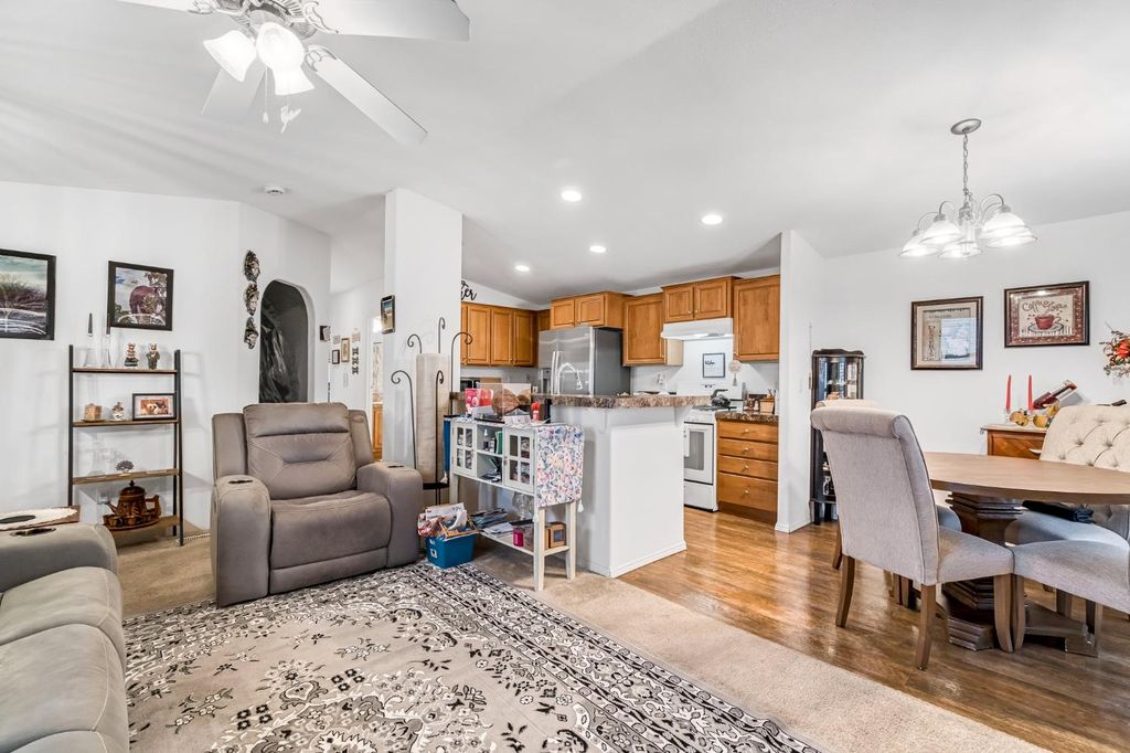 Image 7 of property listing at 1650 Villa Avenue # 9, Clovis, CA 93612