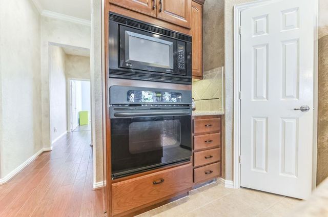 31 N Warbler Bend Circle, Spring, TX 77382