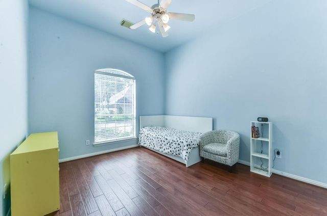 31 N Warbler Bend Circle, Spring, TX 77382