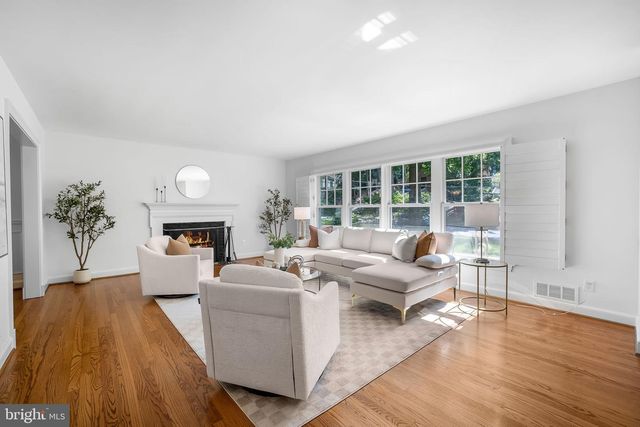 3609 WHISPERING LN, Falls Church, VA 22041