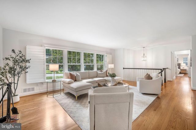 3609 WHISPERING LN, Falls Church, VA 22041