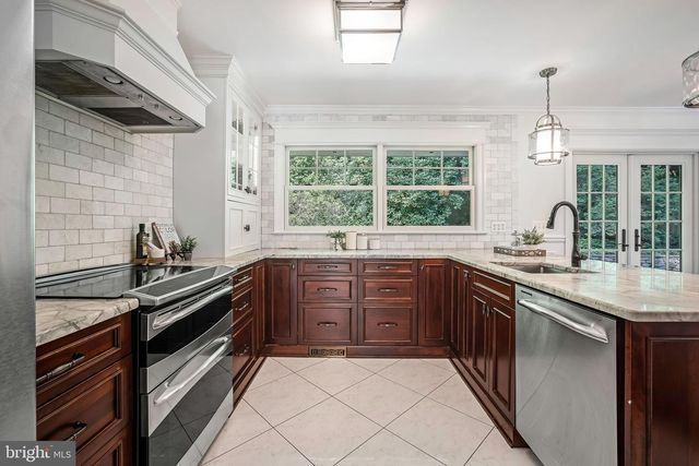 3609 WHISPERING LN, Falls Church, VA 22041