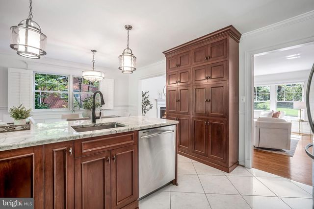 3609 WHISPERING LN, Falls Church, VA 22041